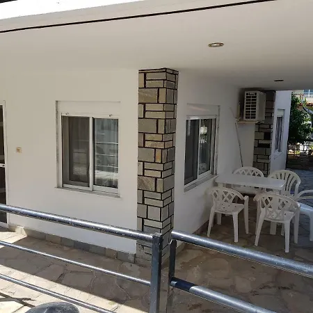 House Apartament Flogita